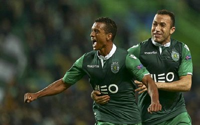 استوک برای جذب نانی آستین ها را بالا زد