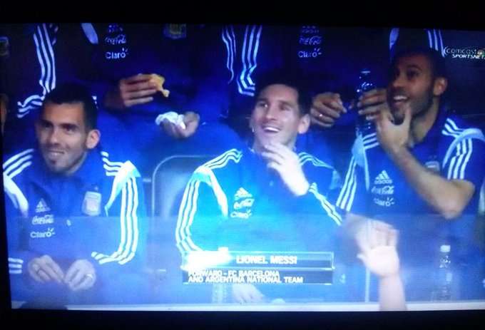 تیم ملی آرژانتین در حال تماشای بسکتبال NBA