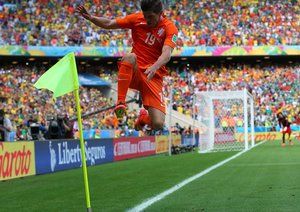 کلاس یان هونته لار|خوشحالی کلاس یان هونته لار ، مهاجم هلند بعد از گلزنی مقابل مکزیک.