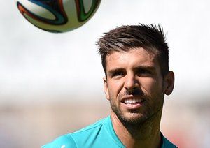 میگل لویس پينتو ولوسو|میگل ولوسو سخت مشغول تمرین بود و در حین تمرین با دیگر بازیکنان شوخی میکردند