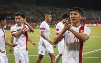 جام ملت های آسیا 2015 | چین 2 - کره‌شمالی 1 / اقتصاد نوظهور 9 امتیازی شد، کمونیست‌ها صفر امتیازی! / آیا کره‌ای‌ها بازهم به معدن تبعید می‌شوند؟ + چیدمان دو تیم، گزارش تصویری و ویدئوی مسابقه