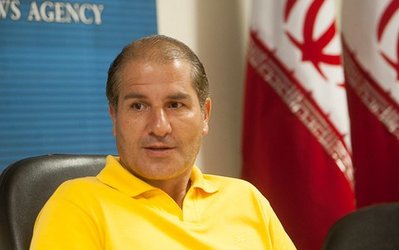 کریمی باید روی نیمکت می‌نشست، نه سکو؛ استاد اسدی: گل‌به‌خودی‌ام به عابدزاده گریه‌داشت، نه خنده/تیم‌ملی در استرالیا نباید محتاط بازی کند