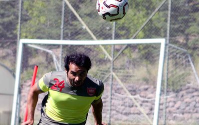 دیدار نوه امام خمینی (ره) با خانواده نوروزی و پرسپولیسی‌ها