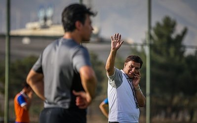 حاشیه‌های تمرین استقلال | هافبک عراقی آبی‌پوشان دیر رسید / علامت سوال، شمع کیک تولد مظلومی!