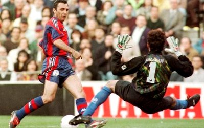 هریستو استوئیچکوف: لوئیس فان یک تفاله اجتماعی است