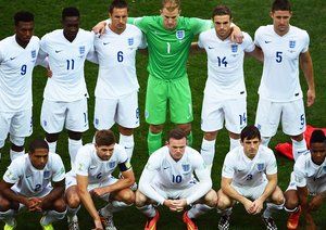 انگلستان|بازیکنان تیم ملی انگلستان در مقابل اروگوئه .