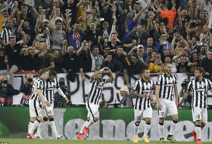 شادی بازیکنان یووه