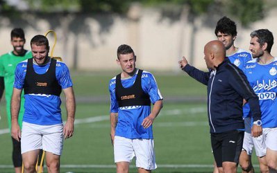 ساق های جوان قربانی موهای سفید!