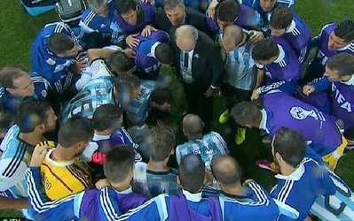 چه کسی هدایت تیم ملی آرژانتین را بر عهده دارد؟ / مسی یا سابه‌یا؟