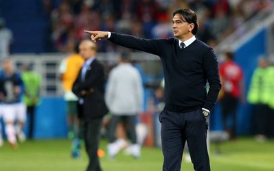 چرا سرمربی کرواسی تسبیح در دست دارد؟ 