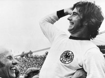 تولد روز | بمب‌افکن 69 ساله شد