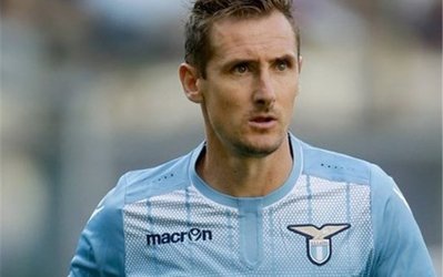 کلوزه در پایان فصل کفش‌هایش را آویزان می‌کند