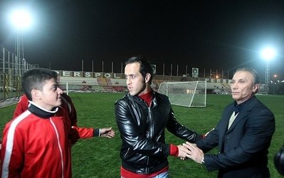 کریمی قصد مربیگری در پرسپولیس را ندارد/ جادوگر باز هم در تمرینات شرکت می‌کند