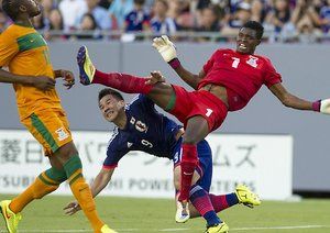 شينجي اوكازاكي|برخورد خطرناگ دروازه بان زامبیا با اوکازاکی