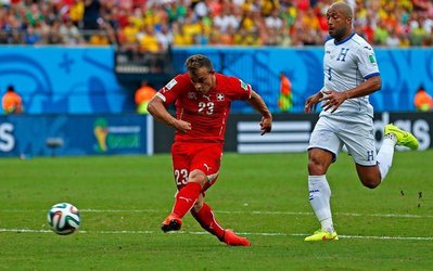 برتری سوئیس و توقف فرانسه در نیمه نخست