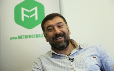 علی انصاریان: من یک سینماگر مستقل هستم / هیچکس اندازه علی پروین فوتبال را نمی‌فهمد / رفتن به استقلال مثل پایین پریدن از برج بود / در نوجوانی بلال‌فروش بودم