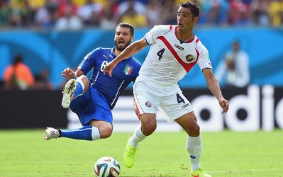 پرسپولیس نیوز | برخورد گرم مدافع کاستاریکایی با دایی