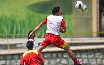 کریم انصاری‌فرد: بازگشتم به پرسپولیس مشخص نیست/ آب و هوا مناسب بود، لباس‌ها نه