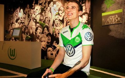 بهترین بازیکن بازی ویدئویی فیفا در انگلستان به باشگاه ولفسبورگ پیوست
