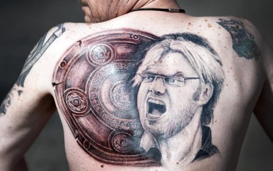 گزارش تصویری روز | تتوی ستاره‌های فوتبال روی بدن هواداران