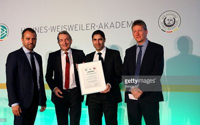 پس از گرفتن مدرک پرولایسنس مربیگری، وحید هاشمیان به تهران آمد