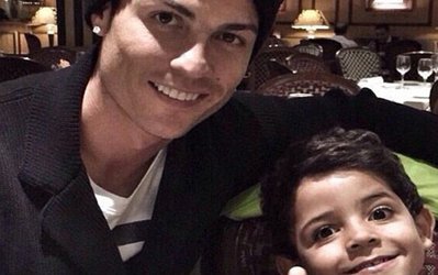 عکس سلفی رونالدو با پسرش پیش از دیدار دوستانه با آرژانتین