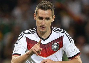 ميروسلاو كلوزه|شادمانی بازیکن کهنه کار و گلزن آلمان میروسلاو کلوزه بعد از باز کردن دروازه حریف.