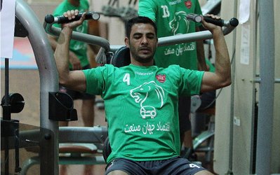 اومانیا: تجربه حضور در بازی‌های بزرگ را دارم/ در دربی گل بزنم سلام نظامی می‌دهم