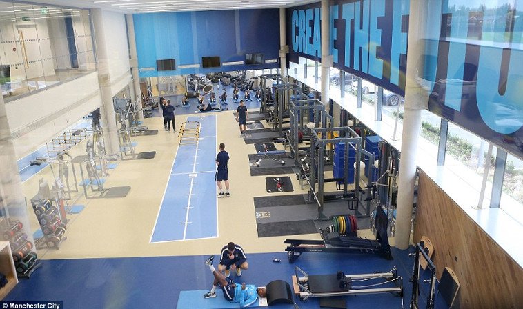 23DF882F00000578-2862372-There_are_three_gyms_at_City_s_new_training_complex_with_one_fea-a-83_1418035868430.jpg