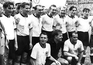 جام جهانی 1954|تیم ملی آلمان در جام جهانی 1954 پس از قهرمانی.