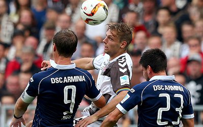 بوندسلیگا 2 | سن‌پائولی 0 - بیلفلد 0 / تساوی در روز نیمکت‌نشینی داوری