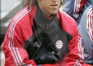 گالری تصاویر علی کریمی|علی کریمی بازیکن سابق بایرن مونیخ و مرد سال آسیا در سال 2004