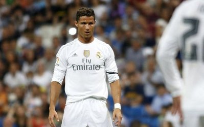 عکس روز | نام و شماره مسی روی مجسمه رونالدو