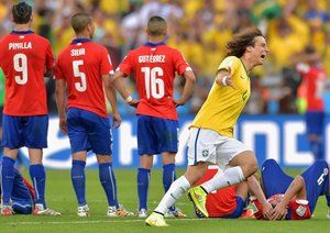 دیوید لوئیز|خوشحالی دیوید لوئیز بعد از باز کردن دروازه شیلی.