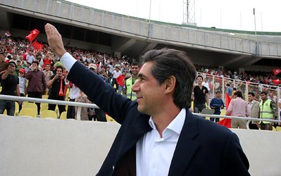 ستون یکشنبه: «فوتبال‌فارسی» | کدامیک از مثلث محبوب‌ها برای سرخ‌ها بیرون می‌آید؟ / شانس قطبی بیشتر شد!