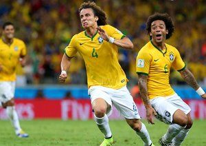 دیوید لوئیز|جشن دیوید لوئیز بعد از گلزنی مقابل تیم کلمبیا.