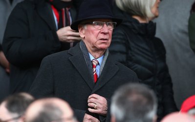 بابی چارلتون: فان خال از بزرگی کار در منچستریونایتد شگفت زده شد