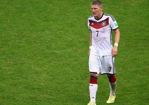 باشتین شوانشتایگر|عکس العمل باشتین شوانشتایگر هافبک تیم ملی آلمان در جریان بازی مقابل الجزایر.