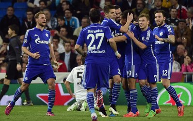 پیش از شالکه کدام تیم در لیگ قهرمانان اروپا 4 گل در برنابئو زده بود؟