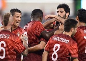 تیم ملی پرتغال|شادمانی بازیکنان تیم ملی پرتغال بعد از باز کردن دروازه ایرلند.