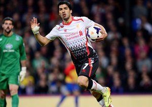 لوئیس سوارز|خوشحالی مهاجم گلزن لیورپول ، سوارز بعد از زدن گل سوم تیمش.