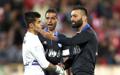 حاشیه‌های استقلال تهران - نفت تهران | سیلی فروزان به صادقی/ اعتراض قلعه‌نویی به مدافعان