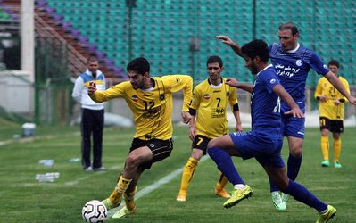 علی کریمی: نشاط خاصی در تمرینات سپاهان به چشم می‌خورد