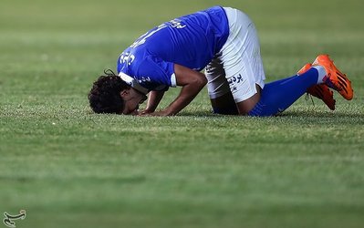 هفته اول لیگ برتر | حاشیه راه‌آهن - استقلال / سجده شکر کرار پس از گلزنی