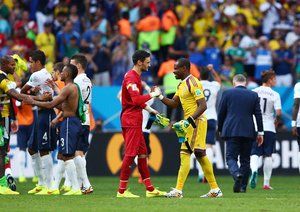 هوگو لوریس - وينسينت اینیما|خوش بش دروازه بانان دو تیم هوگو لوریس و وينسينت اینیما در پایان بازی.