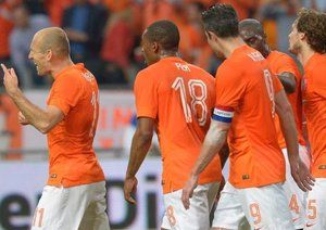 هلند|شادمانی آرین روبن و هم تیمی هایش بعد از پیش افتادن از ولز.