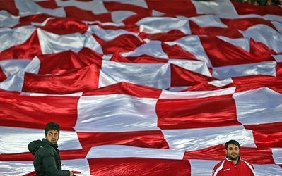 اعتراض هواداران پرسپولیس به پنالتی مشکوک استقلال در روز غیبت باقری