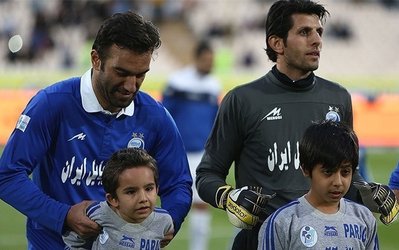 طالب‌لو:قلعه‌نویی متوجه تفاوت‌ها شده که حرف از برادری دروازه‌بان‌های استقلال زده است