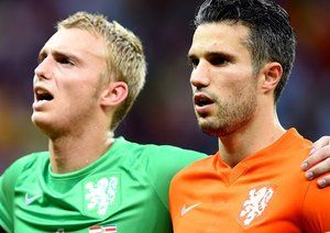 روبن فن پرسی - جاسپر سیلسن|روبن فن پرسی و جاسپر سیلسن از هلند ، در حال خواندن سرود ملی.