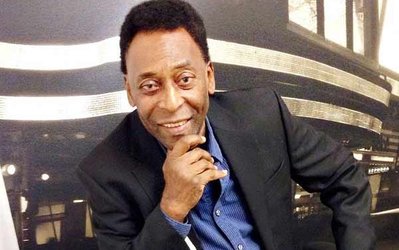 پله مدال های جام جهانی خود را به حراج می گذارد